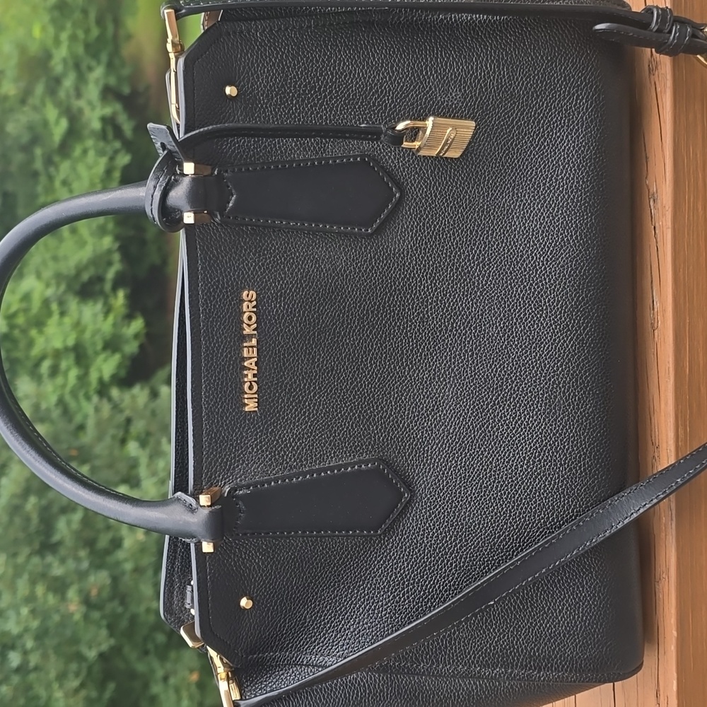 * Like New With Tags * Michael Kors 2 way purse - Picture 9 of 9